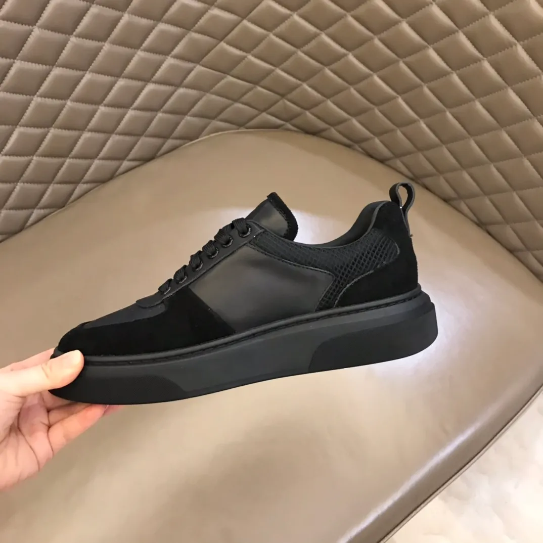 p420 "Salvatore Ferraga**" men's low-cut fashion sneakers. This casual shoe has a novel structure and is made of soft calfskin. The contrasting color elements on the upper highlight the bold and avant-garde atmosphere. The first-layer cowhide lining is high-end and comfortable. Energetic and fresh, these shoes can be worn with casual looks or add a touch of street style to elegant trousers.  Size: 38-44